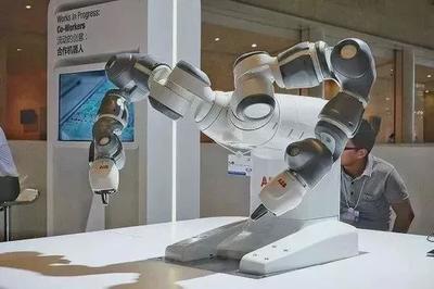 七軸工業(yè)機(jī)器人 VS 六軸工業(yè)機(jī)器人 強(qiáng)在哪？